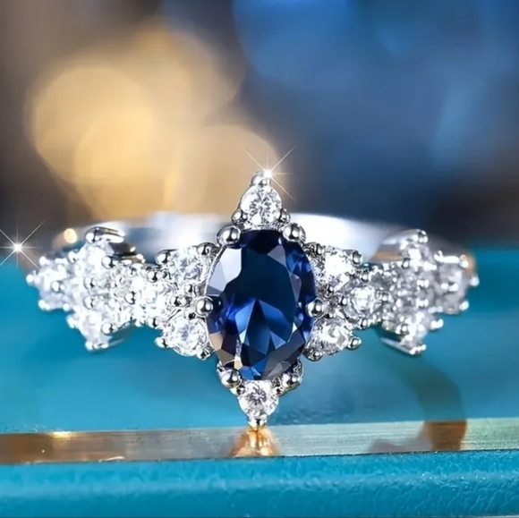 Jewelry - New stunning women's blue size 6 fashion ring